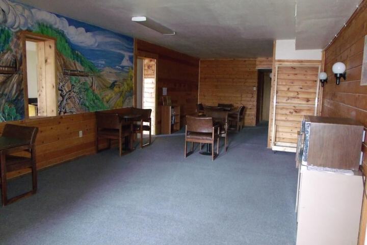 Room 9 of 25