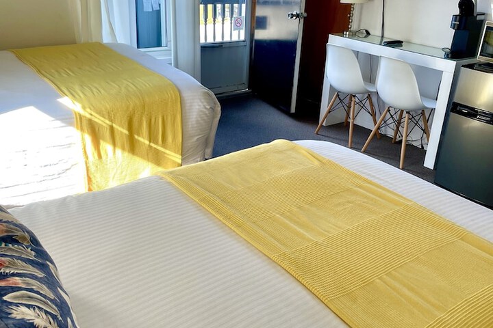 Room 4 of 73