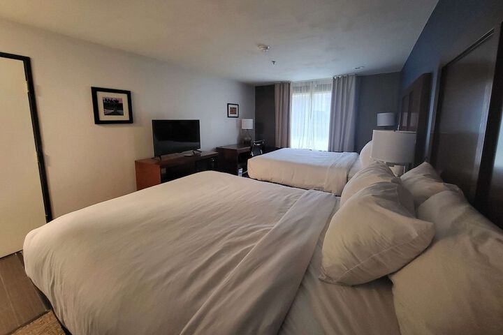 2 Queen Beds (2 of 15)