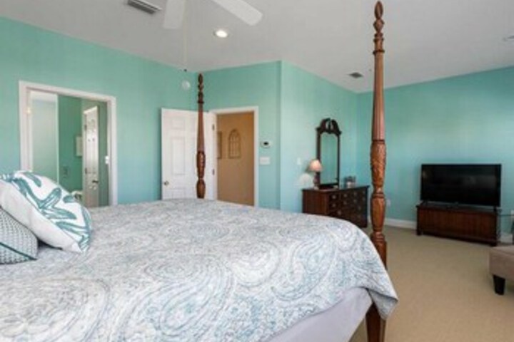 Room 28 of 28