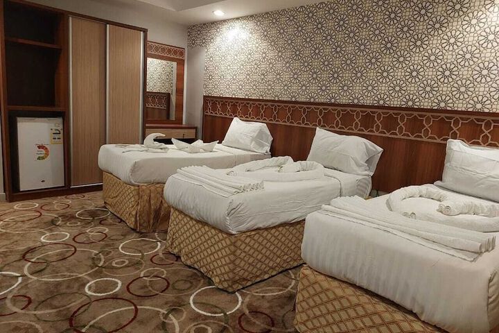 Room 7 of 12