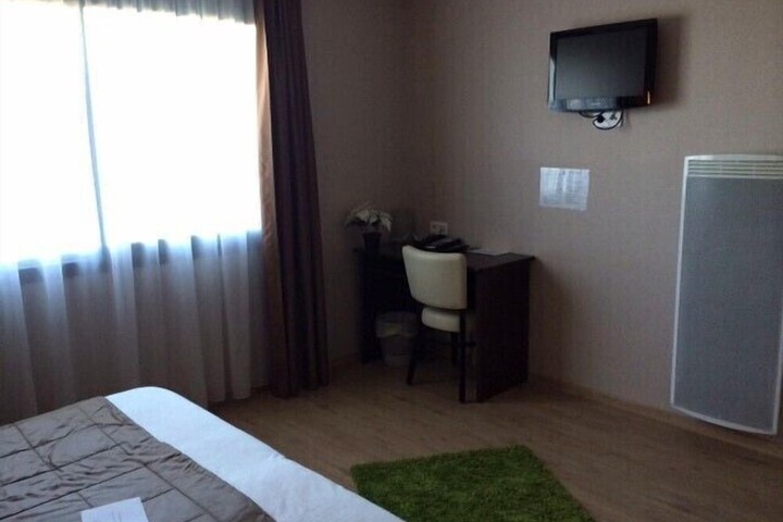 Room 12 of 32