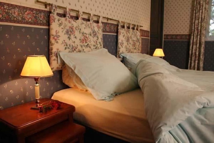 Room 6 of 33