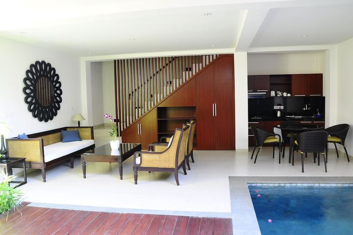 Room 6 of 13