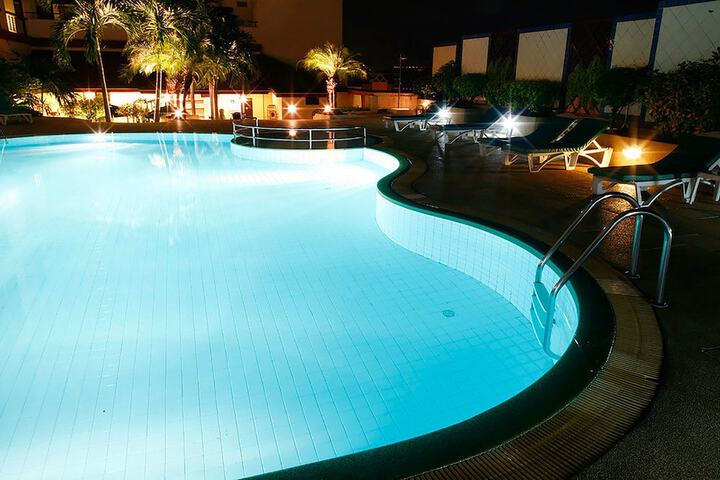 Pool 32 of 48