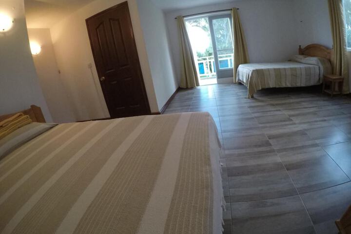 Room 11 of 32