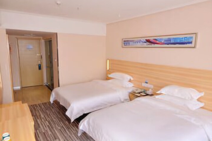 Room 7 of 9