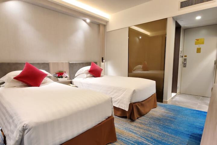 Room 21 of 103
