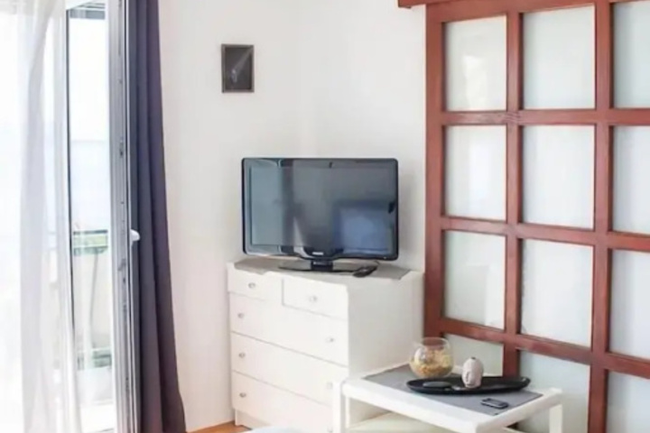 Room 5 of 12