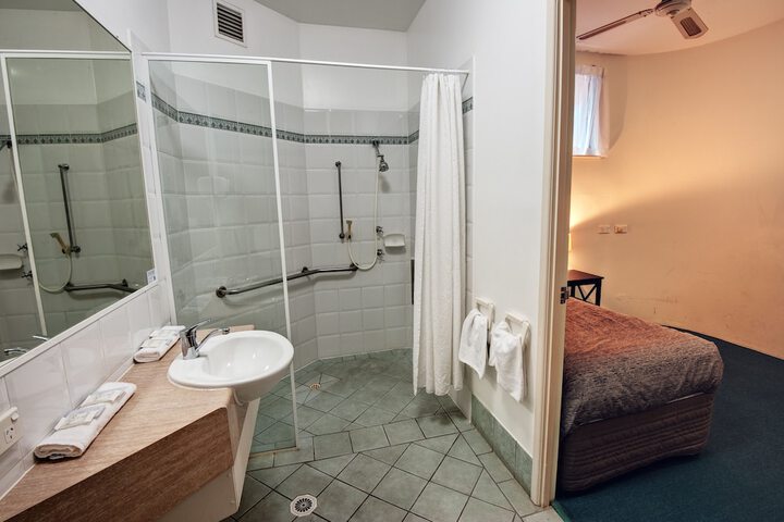 Room 32 of 40