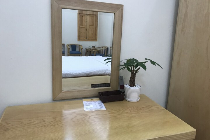 Room 8 of 74
