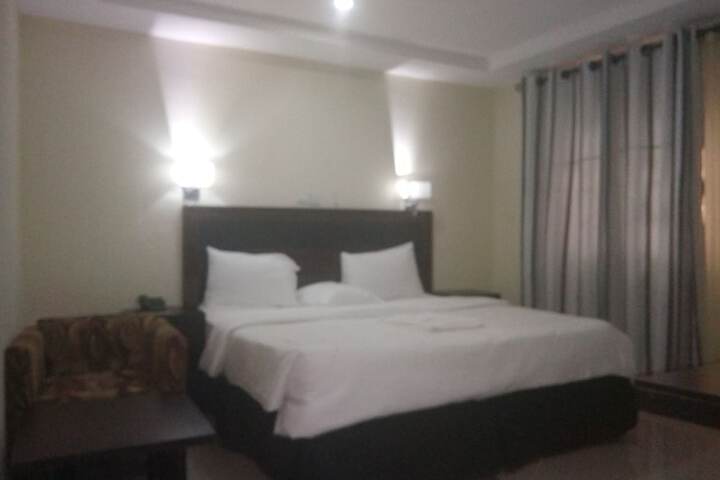 Room 10 of 38