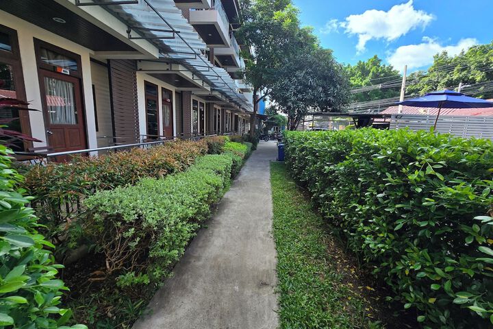 Hotel Exterior 64 of 77