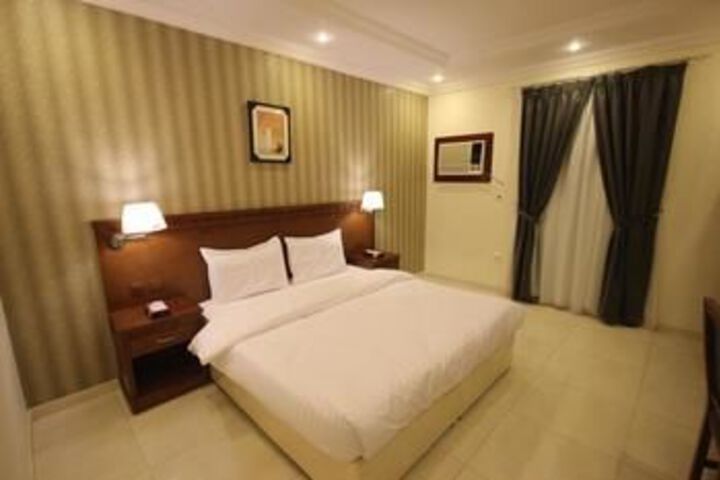 Room 11 of 30
