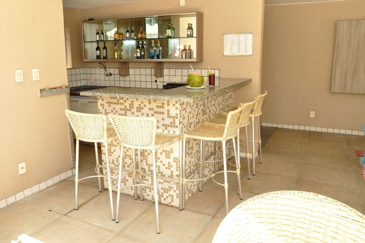 Lounge 76 of 88