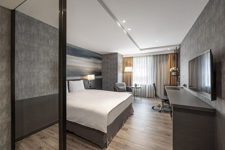 Room 10 of 35