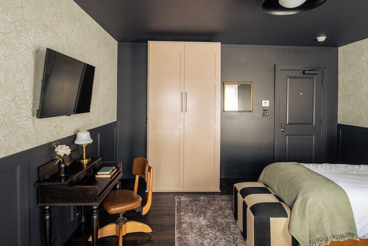 Room 17 of 22