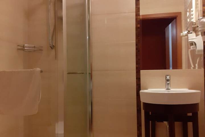 Room 32 of 45