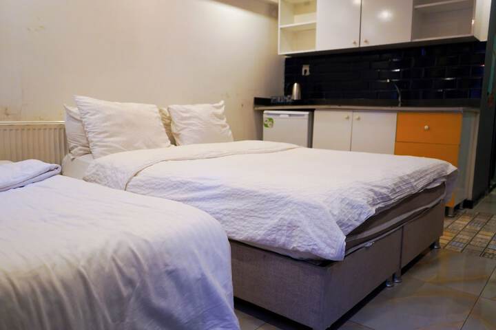 Room 28 of 33