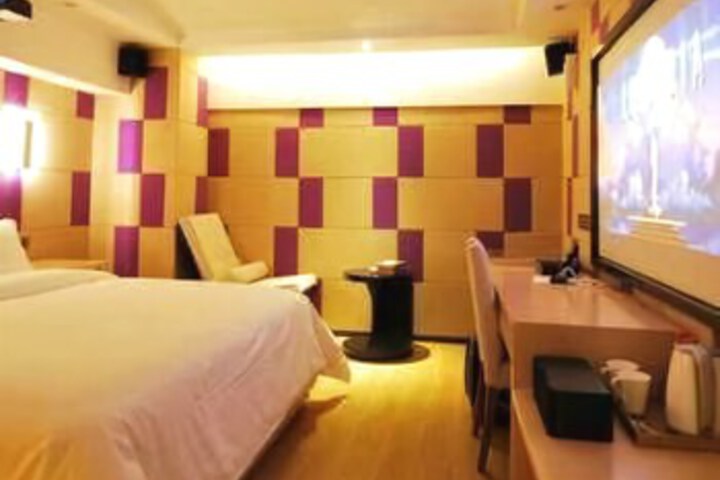 Room 8 of 8