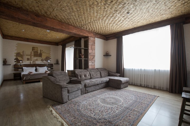 Room 10 of 91