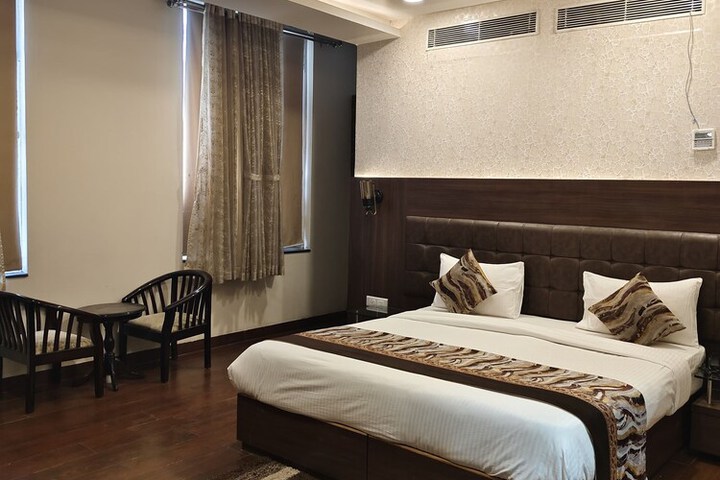 Room 8 of 26