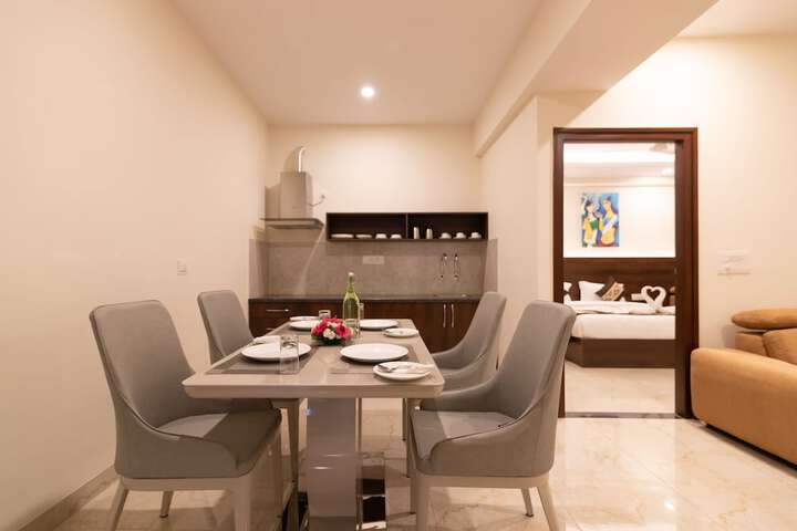 Room 33 of 77