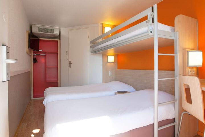 Room 15 of 41