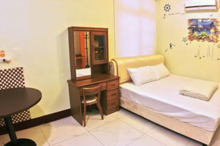 Room 9 of 33