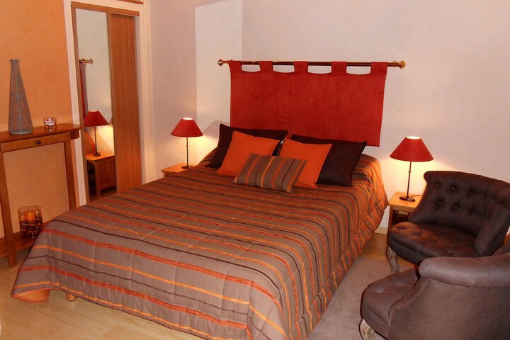 Room 6 of 28