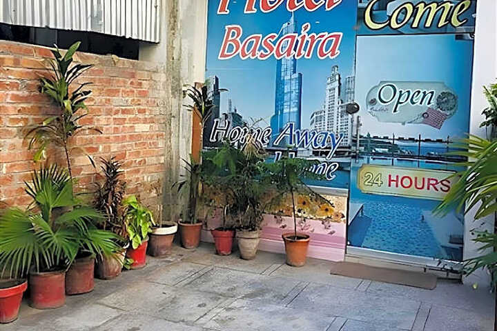 Hotel Basera
