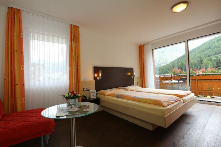 Room 6 of 36