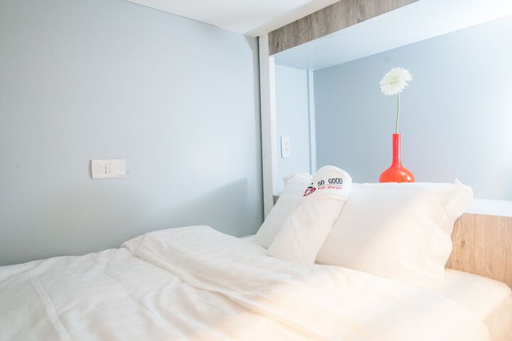 Room 9 of 32