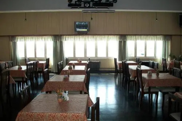 Dining 3 of 4