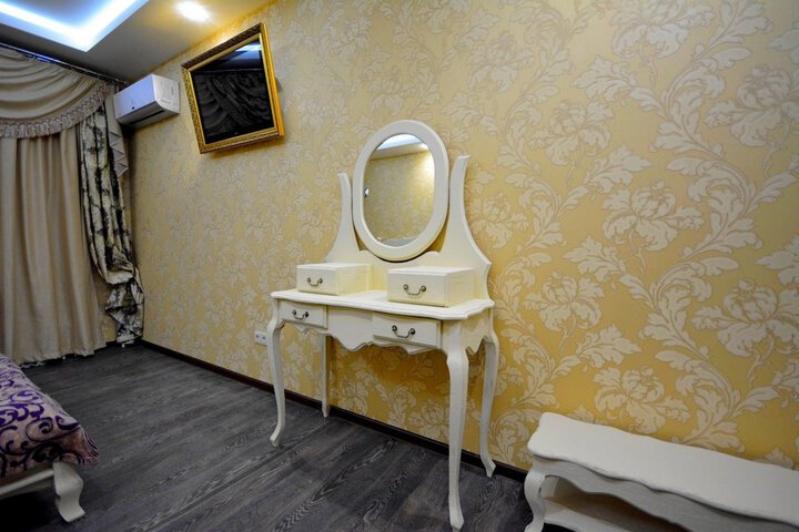 Room 28 of 33