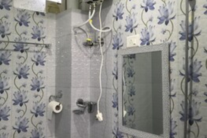 Room 8 of 27