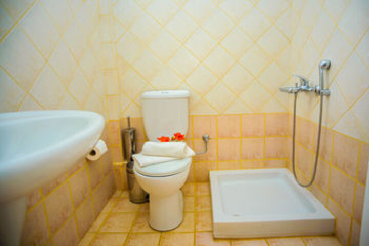 Room 6 of 33