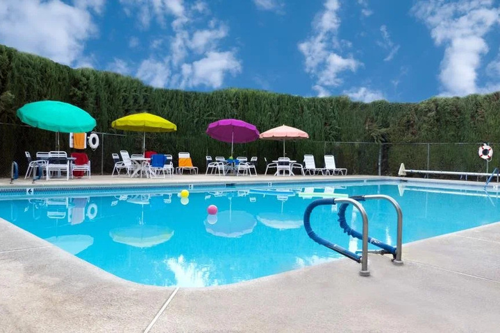 Pool 3 of 8