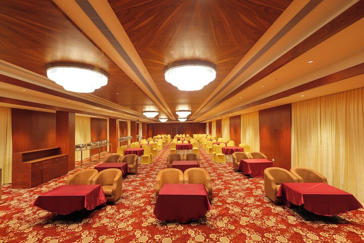 Ballroom/Hall 73 of 94