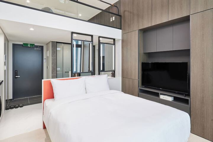 Room 28 of 51