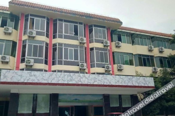 E MEI SHAN LI DU HUA YUAN HOTEL