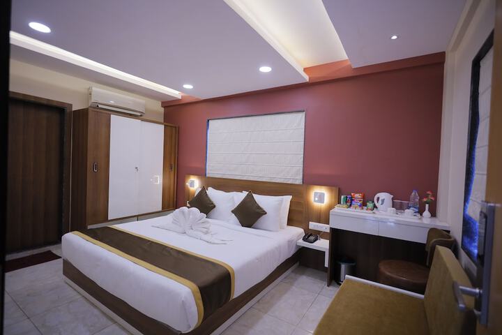 Room 3 of 34