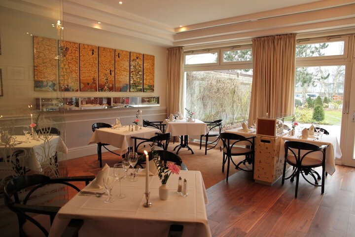 Dining 41 of 53