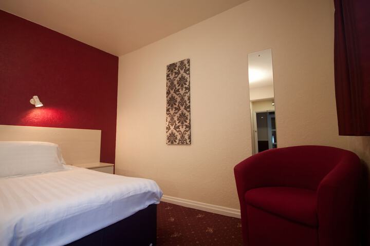 Room 6 of 40