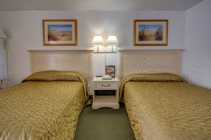 2 Double Beds (9 of 16)