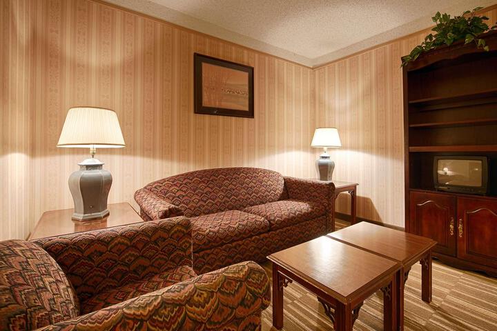 Suite 1 King Bed High Speed Internet Accessible Shower Only Full Breakfast (23 of 25)