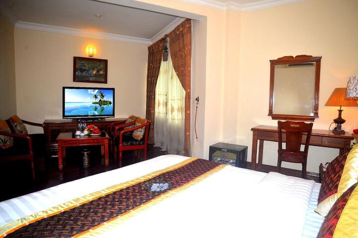 Room 13 of 38