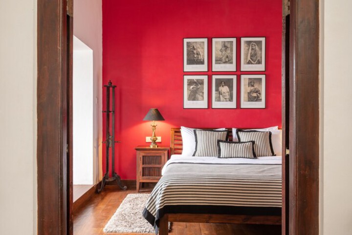 Room 9 of 31