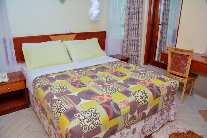 Room 4 of 18