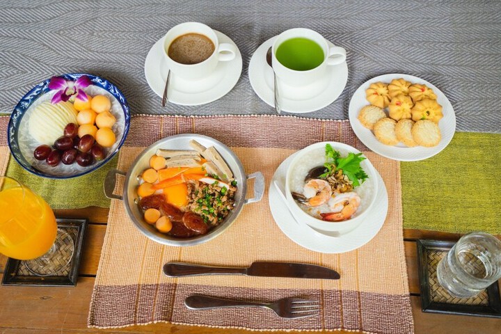 Breakfast/Coffee Service 18 of 27